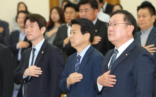 민주당 원내대표 경선에 출마한 이인영(왼쪽부터), 노웅래, 김태년 의원 연합뉴스
